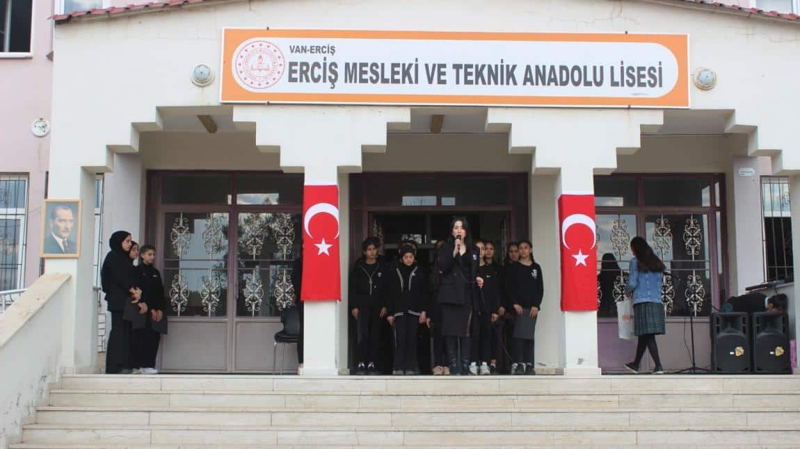 Okulumuz 10 Kasım'da Mustafa Kemal Atatürk'ün aziz hatırasını andı.